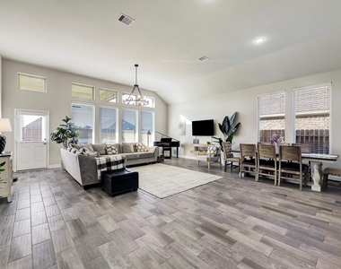 5215 Baroness Lane - Photo Thumbnail 8