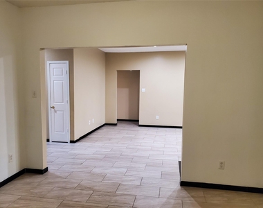 2107 Tower Bridge Road - Photo Thumbnail 10
