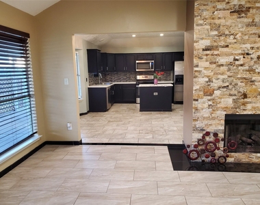 2107 Tower Bridge Road - Photo Thumbnail 4