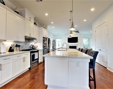 5422 Darling Street - Photo Thumbnail 7
