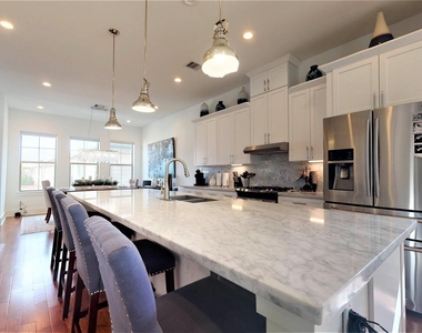 5422 Darling Street - Photo Thumbnail 9