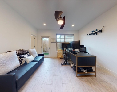 5422 Darling Street - Photo Thumbnail 3