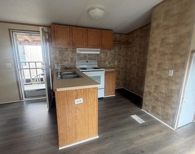 601 Clear Lake Road - Photo Thumbnail 5