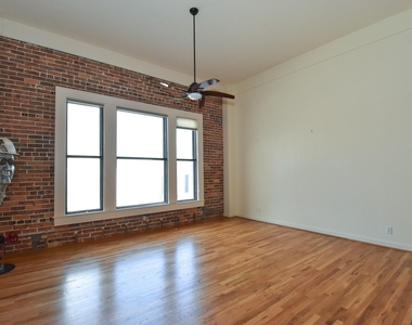 915 Franklin Street - Photo Thumbnail 2