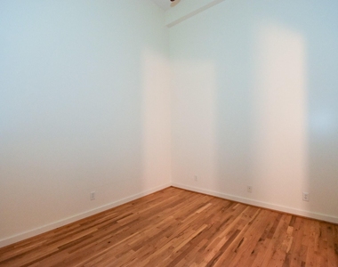 915 Franklin Street - Photo Thumbnail 12