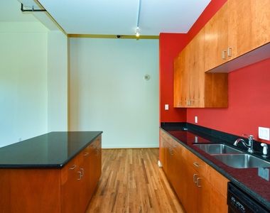 915 Franklin Street - Photo Thumbnail 7