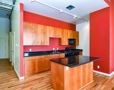 915 Franklin Street - Photo Thumbnail 4