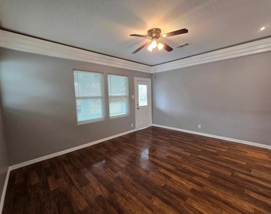 3125 Illinois Street - Photo Thumbnail 5
