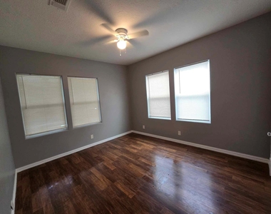 3125 Illinois Street - Photo Thumbnail 14