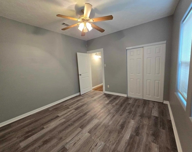 3125 Illinois Street - Photo Thumbnail 13