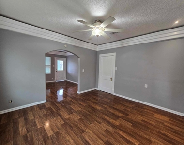 3125 Illinois Street - Photo Thumbnail 8