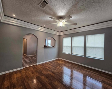 3125 Illinois Street - Photo Thumbnail 4