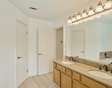 188 N Golden Arrow Circle N - Photo Thumbnail 19