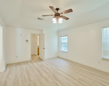 188 N Golden Arrow Circle N - Photo Thumbnail 18