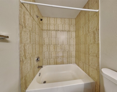 18011 Kinsale Valley Lane - Photo Thumbnail 15