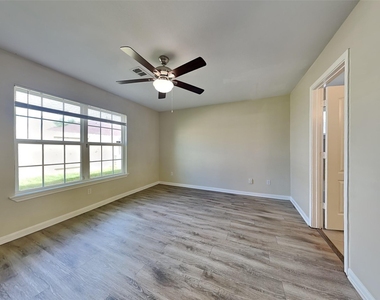 18011 Kinsale Valley Lane - Photo Thumbnail 4