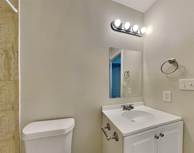 18011 Kinsale Valley Lane - Photo Thumbnail 16
