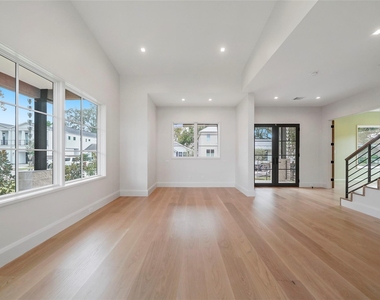 603 E 26th Street - Photo Thumbnail 4
