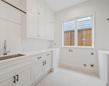 603 E 26th Street - Photo Thumbnail 19