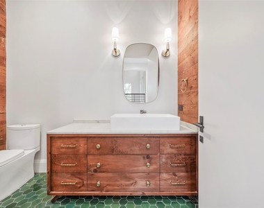 603 E 26th Street - Photo Thumbnail 8