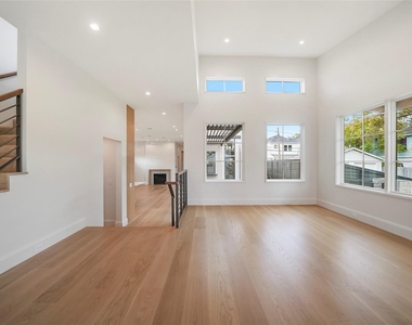 603 E 26th Street - Photo Thumbnail 5