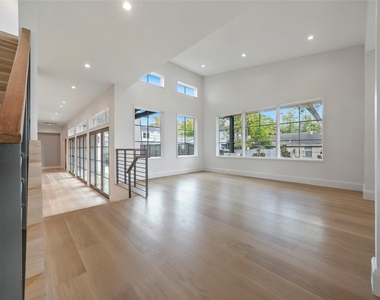 603 E 26th Street - Photo Thumbnail 3
