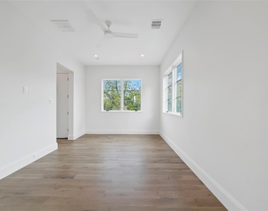 603 E 26th Street - Photo Thumbnail 36