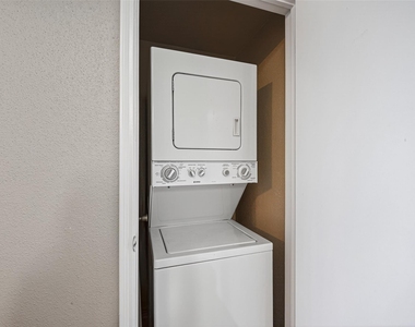 2121 Hepburn Street - Photo Thumbnail 5