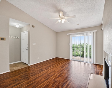 2121 Hepburn Street - Photo Thumbnail 2