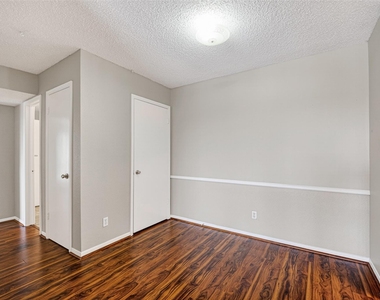 2121 Hepburn Street - Photo Thumbnail 6