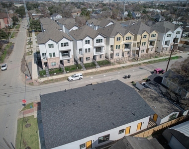 201 Eastwood Unit 2 Street - Photo Thumbnail 8