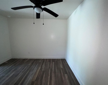 201 Eastwood Unit 2 Street - Photo Thumbnail 18