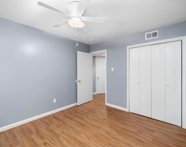 6415 South Lake Houston Parkway - Photo Thumbnail 11