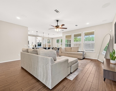 5134 Aedan Oak Street - Photo Thumbnail 8
