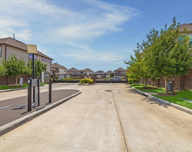 5134 Aedan Oak Street - Photo Thumbnail 46