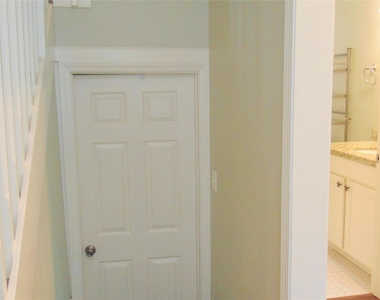 1914 52nd Street - Photo Thumbnail 4