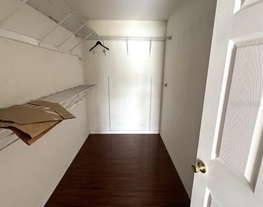 153 Rosedale Avenue - Photo Thumbnail 11