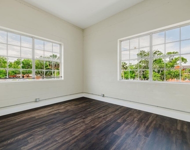 306 W Wisconsin Avenue - Photo Thumbnail 7