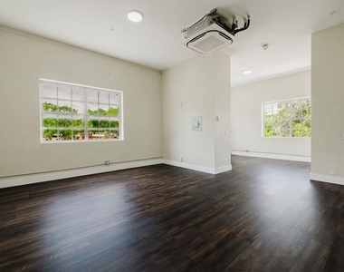 306 W Wisconsin Avenue - Photo Thumbnail 4
