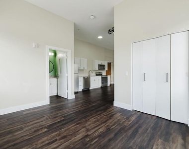 306 W Wisconsin Avenue - Photo Thumbnail 6