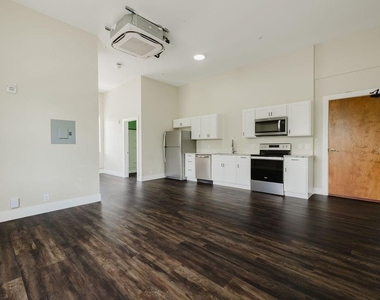306 W Wisconsin Avenue - Photo Thumbnail 1
