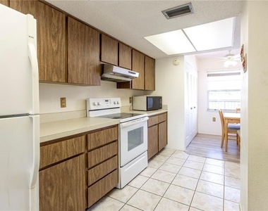 3840 Staysail Lane - Photo Thumbnail 10