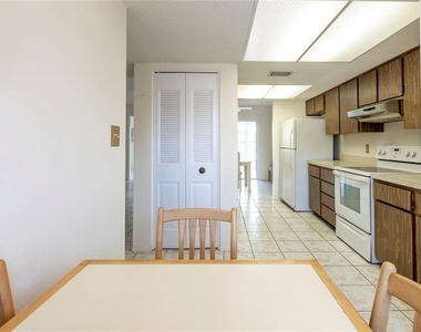 3840 Staysail Lane - Photo Thumbnail 8