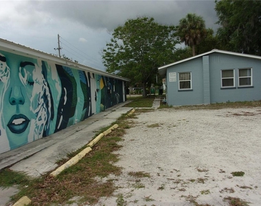 5208 7th Street - Photo Thumbnail 2
