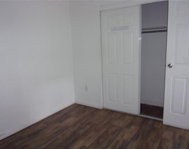 5208 7th Street - Photo Thumbnail 11