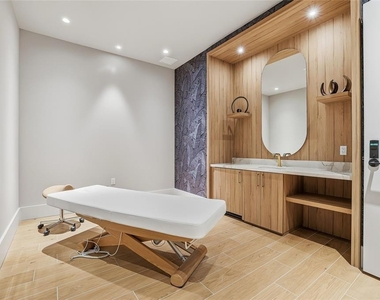 275 1st Avenue S - Photo Thumbnail 51