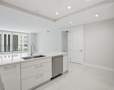 275 1st Avenue S - Photo Thumbnail 6