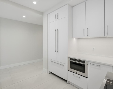 275 1st Avenue S - Photo Thumbnail 7