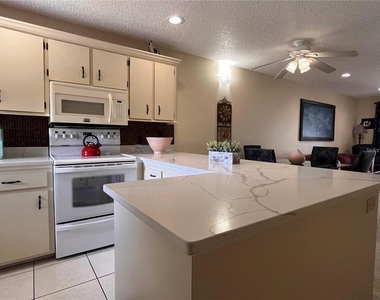6033 34th Street W - Photo Thumbnail 3