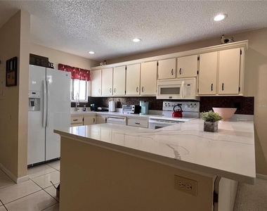 6033 34th Street W - Photo Thumbnail 5